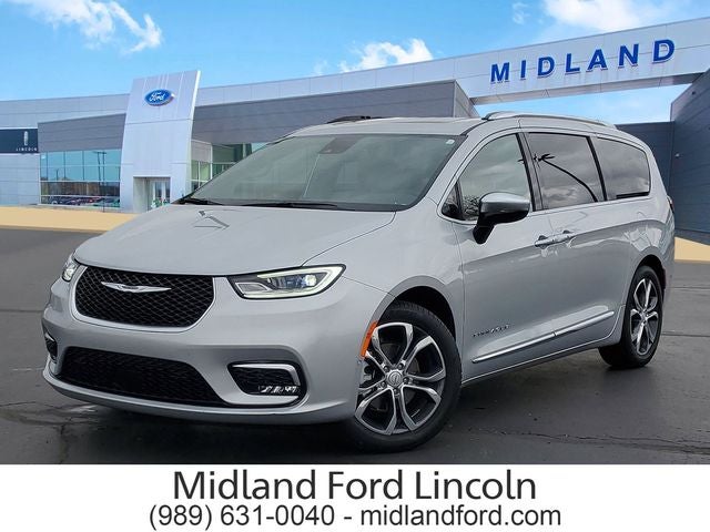 2026 Chrysler Pacifica Pinnacle's photo