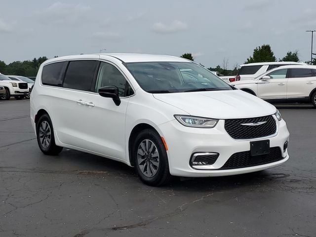 2024 Chrysler Pacifica Hybrid Select