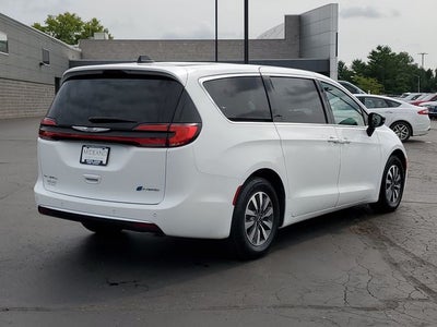2024 Chrysler Pacifica Hybrid Select