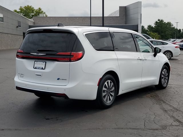 2024 Chrysler Pacifica Hybrid Select