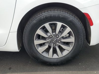 2024 Chrysler Pacifica Hybrid Select