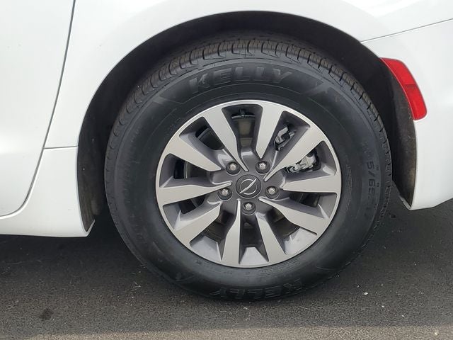 2024 Chrysler Pacifica Hybrid Select