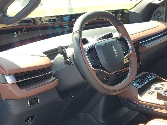 2027 Lincoln Navigator L Reserve