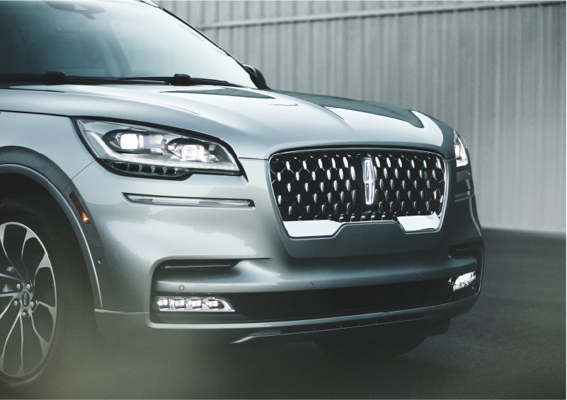 The available adaptive pixel LED headlamps of the 2023 Lincoln Aviator® SUV activated | Midland Lincoln in Midland MI