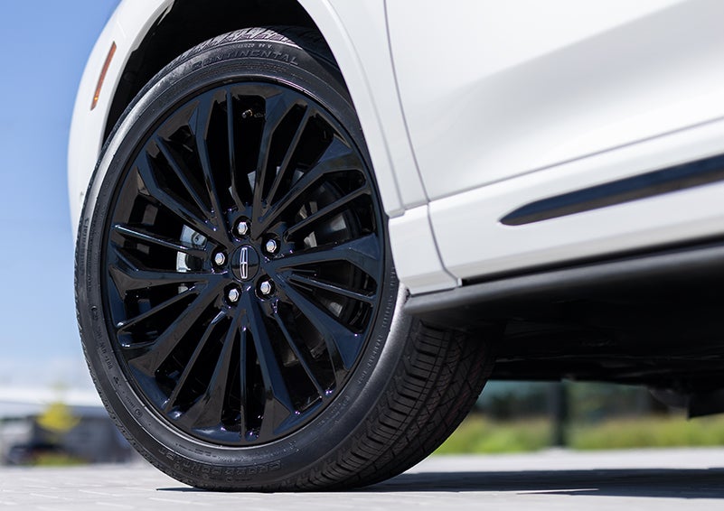 The stylish blacked-out 20-inch wheels from the available Jet Appearance Package are shown. | Midland Lincoln in Midland MI