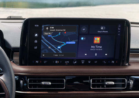 The 13.2-inch LCD touchscreen is showcased. | Midland Lincoln in Midland MI