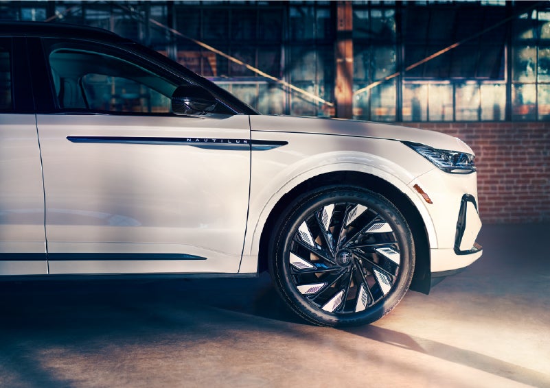 The wheels of the available Jet Appearance Package are highlighted. | Midland Lincoln in Midland MI