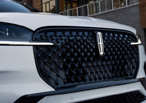 The front grille of a 2026 Lincoln Aviator® SUV is shown. | Midland Lincoln in Midland MI