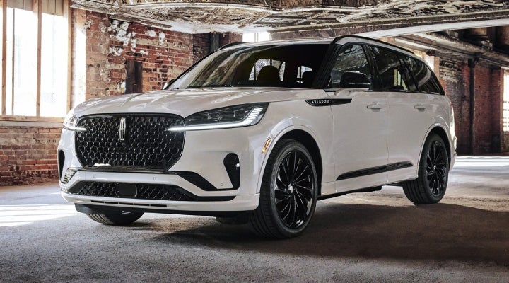 A 2026 Lincoln Aviator® SUV is shown with the available Jet Appearance Package. | Midland Lincoln in Midland MI