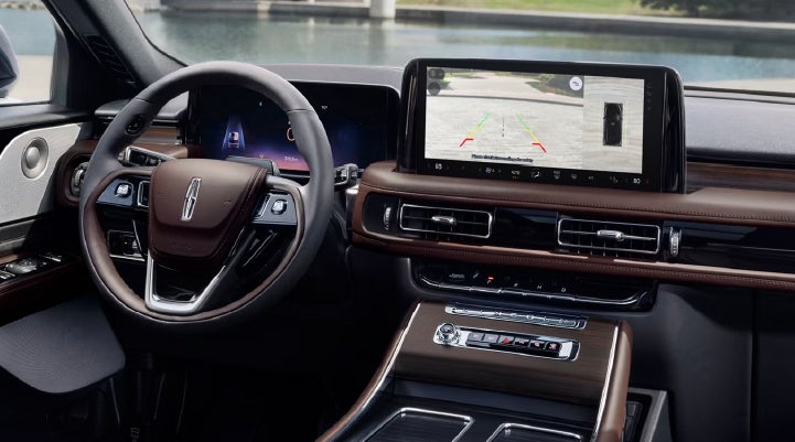 The backup camera of the 2027 Lincoln Aviator® SUV is displayed on screen. | Midland Lincoln in Midland MI